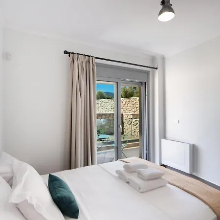 فيلة Aspasia's Mansion ليغيا