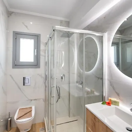 فيلة Aspasia's Mansion *