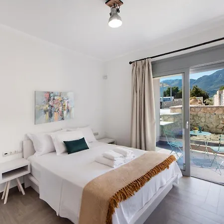 Aspasia's Mansion ليغيا