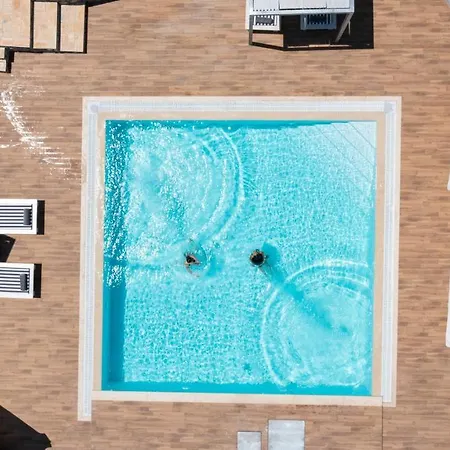 فيلة Aspasia's Mansion *